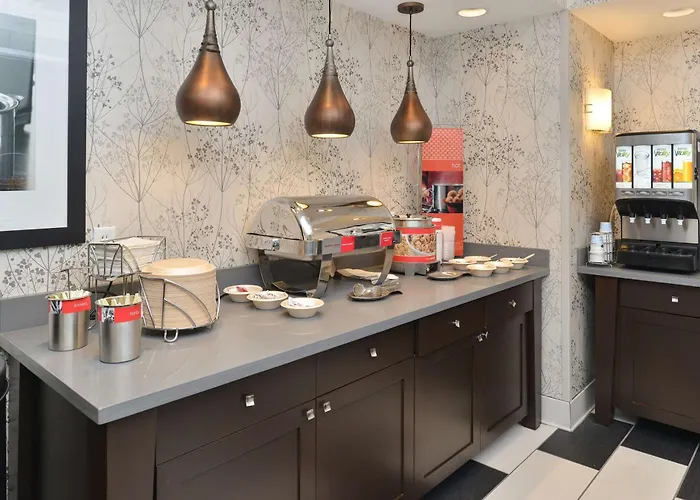 Hampton Inn & Suites Des Moines Downtown