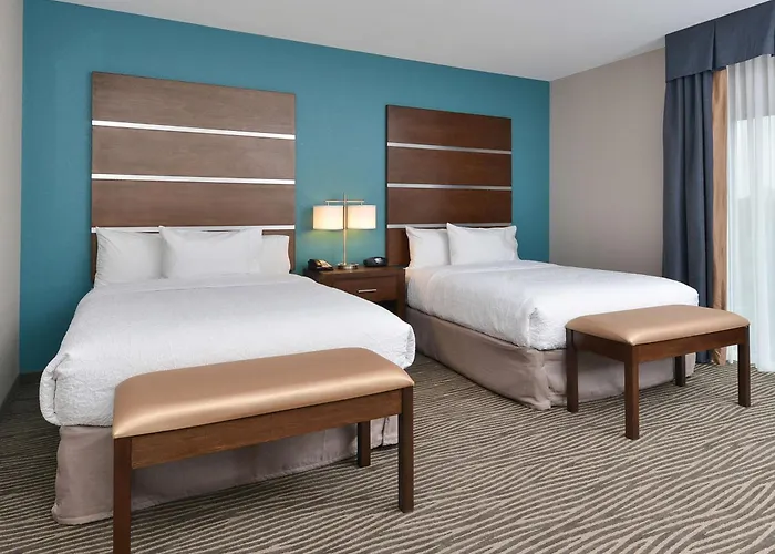Hampton Inn & Suites Des Moines Downtown