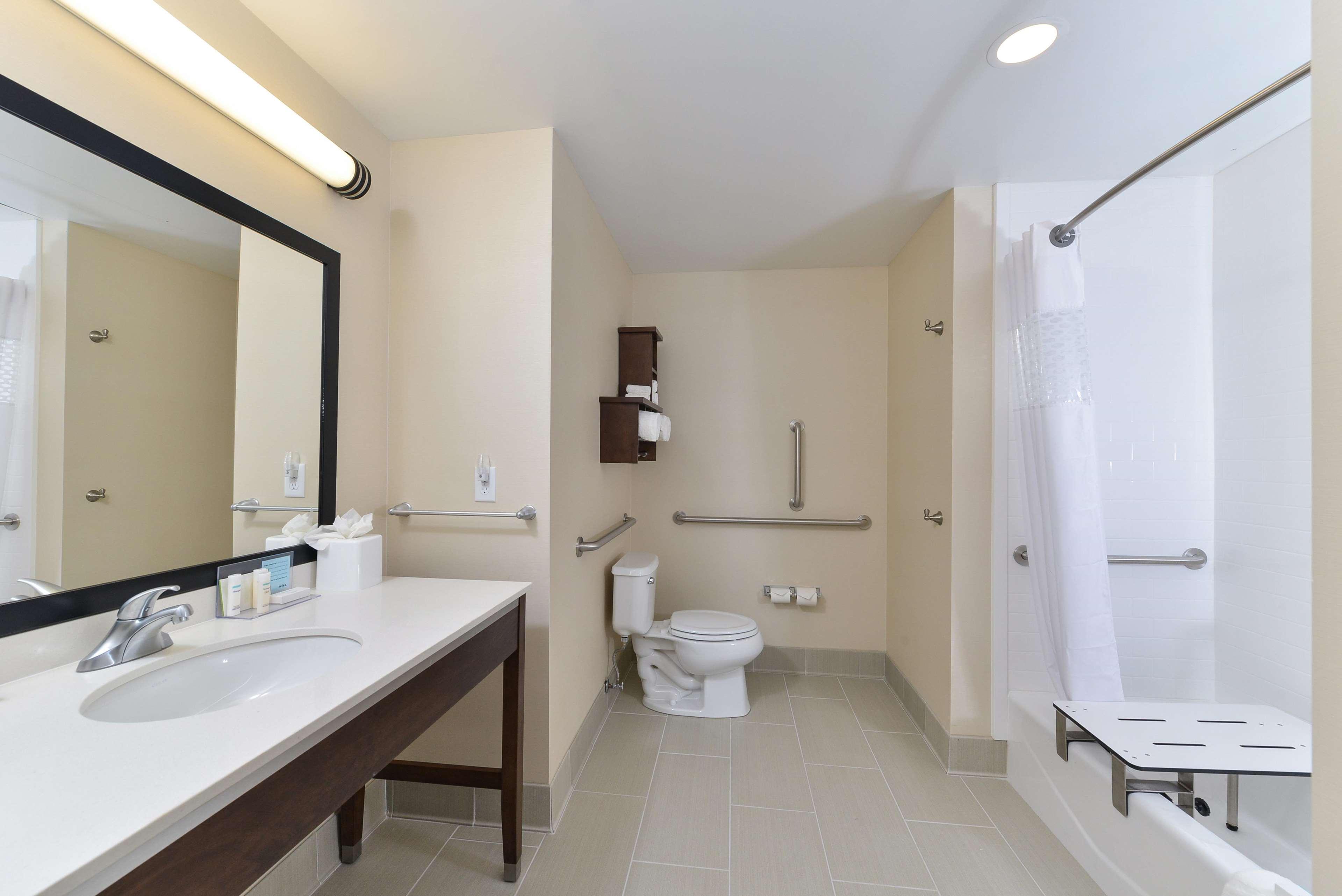 Hampton & Downtown Hotel 3*