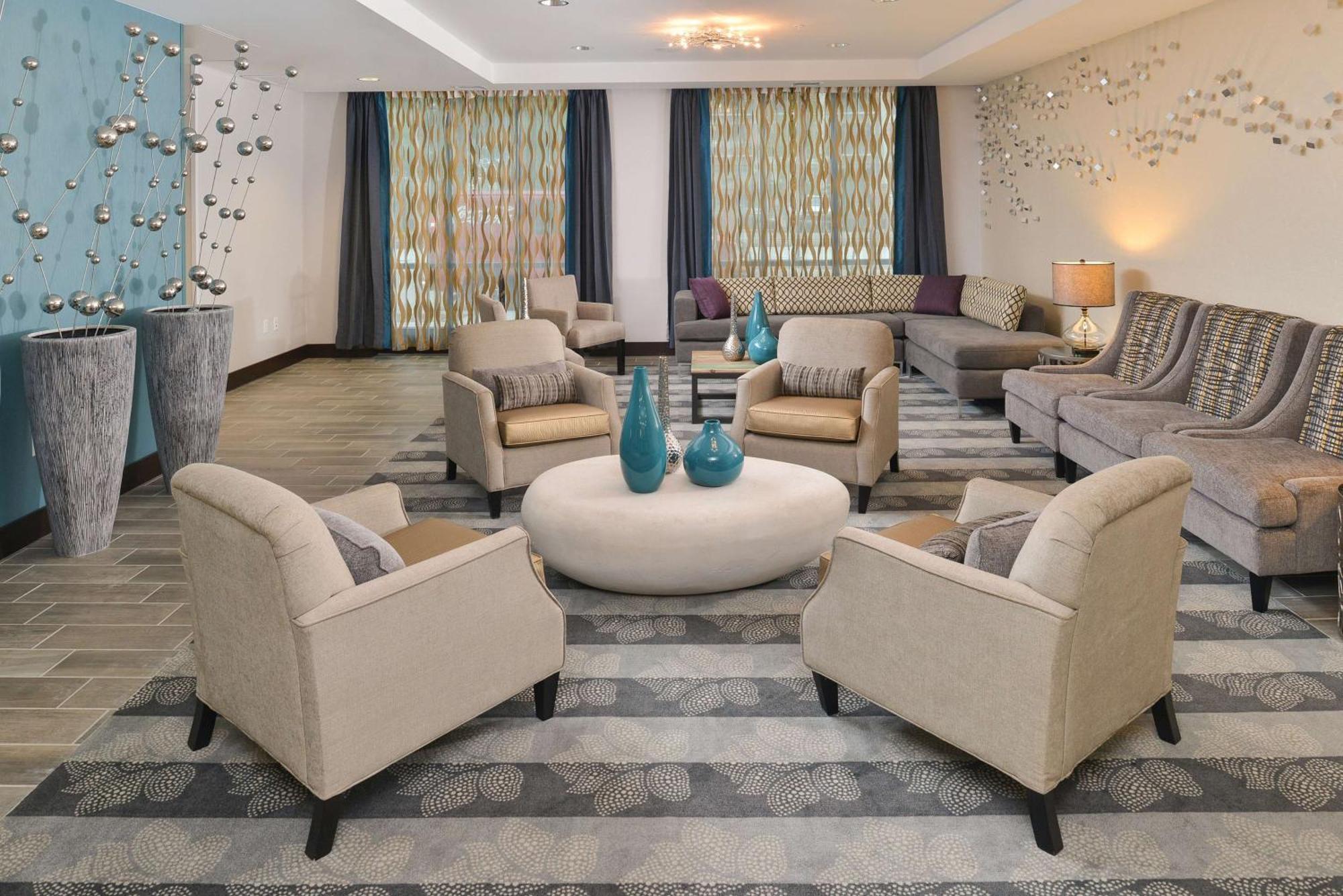 Hampton & Downtown Hotel 3*